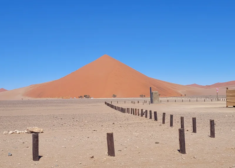 Dune de Sossusvlei au lever du soleil, désert du Namib, Namibie